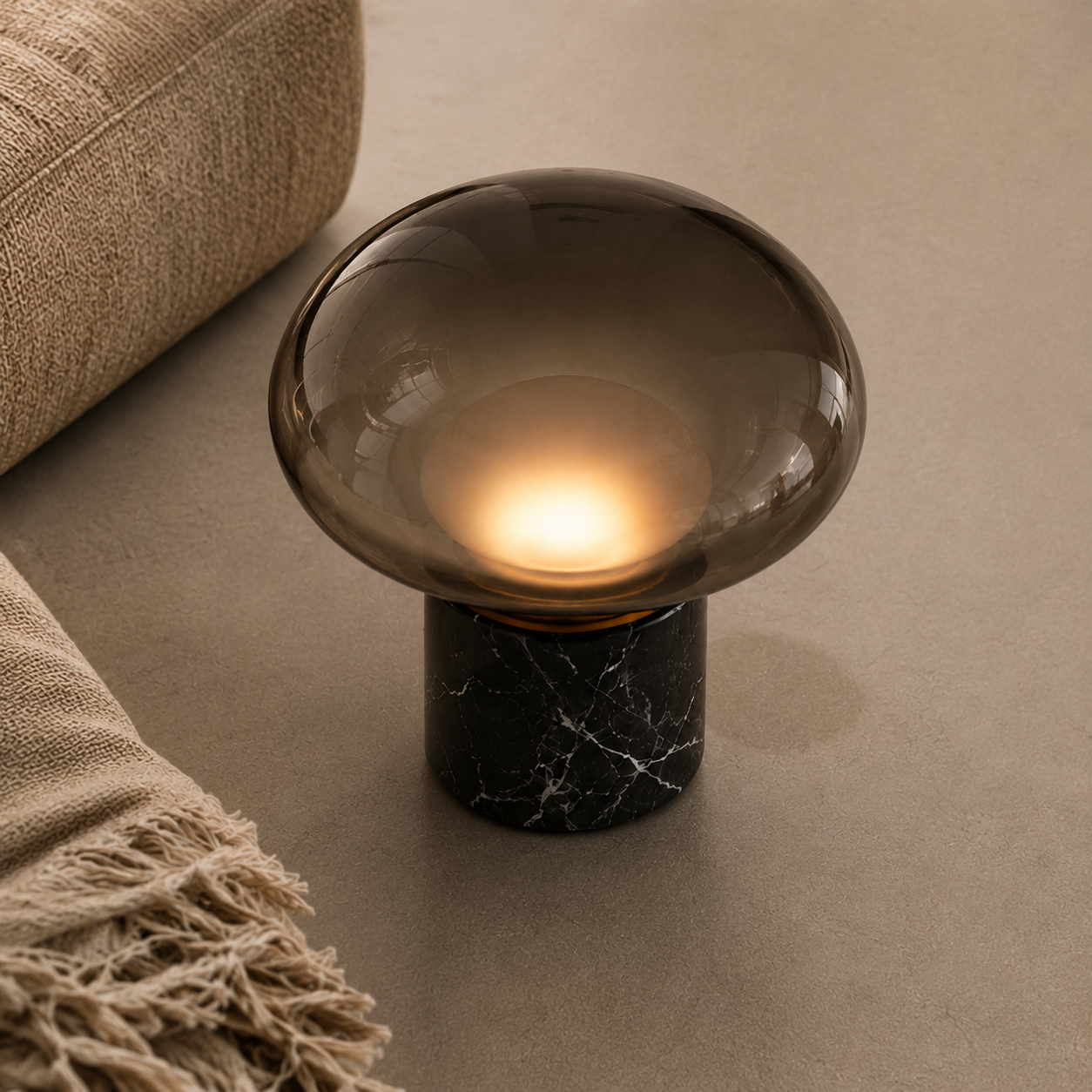 Lámpara de Mesa Moderna de Cristal Ahumado y Mármol Negro